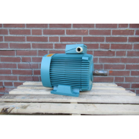 .3,7 KW  930 RPM  Asmaat 38mm. Used.